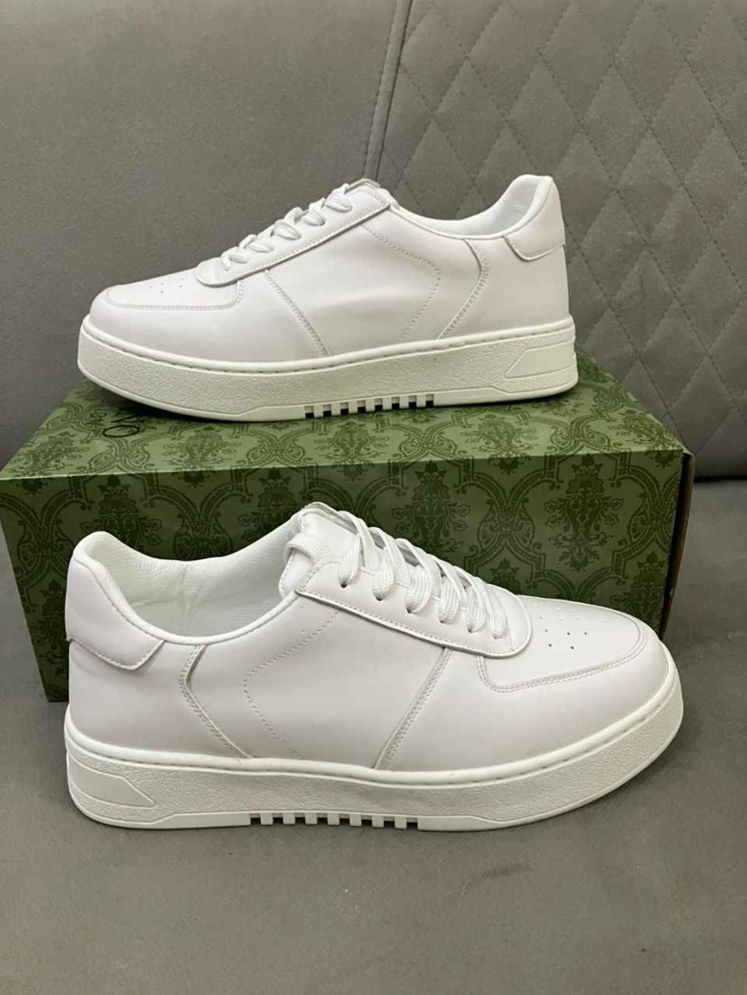 Sneakers حذاء أبيض مريح وعصري للرجال