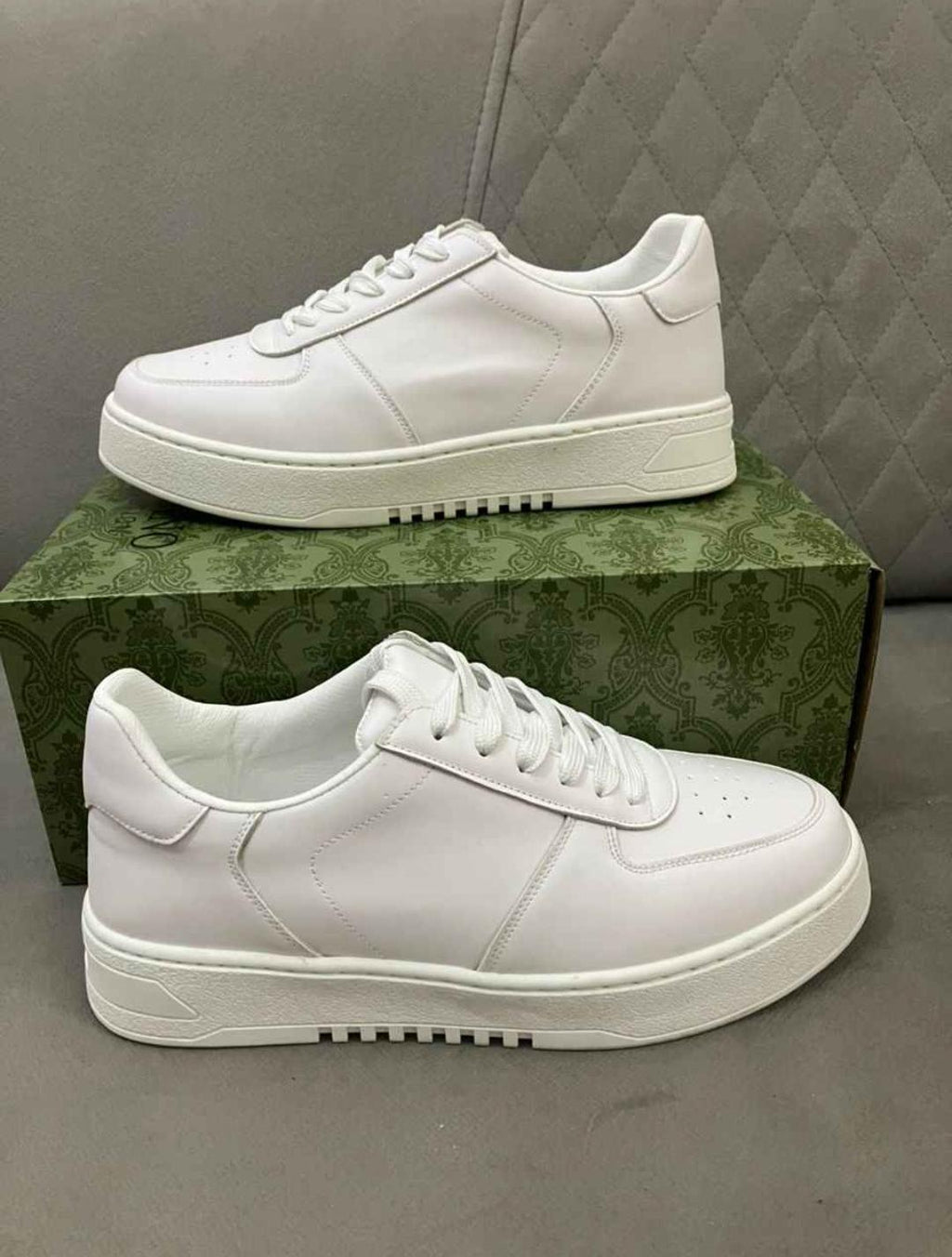 Sneakers حذاء أبيض مريح وعصري للرجال